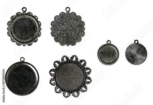 Schilderij op canvas Set of vintage metal pendant blanks isolated on white background