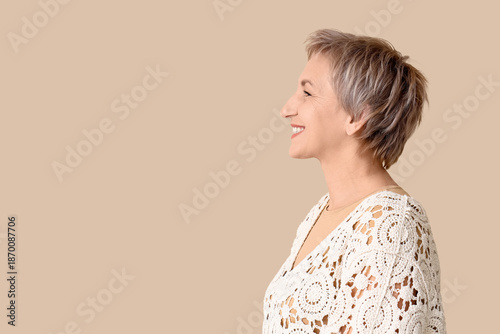 Blonde mature woman with sh...