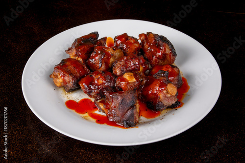 Canvas-taulu A plate of Caribbean browned oxtail on a dark table