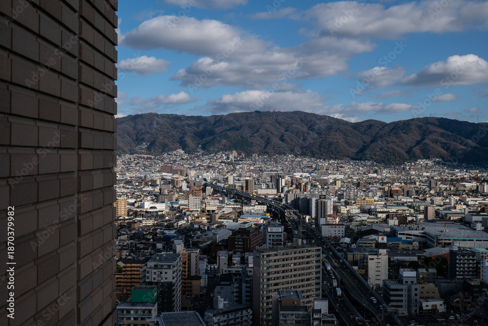 Fototapeta premium 大阪、橋、城市、山、道路、風光、交通、青空、雲