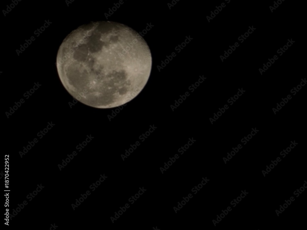 Obraz premium full moon over black