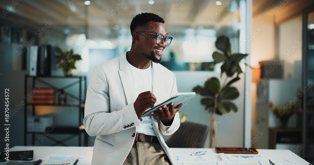 Obraz premium Tablet, thinking and smile with business black man in office for reflection, news story vision and perspective. Journalist idea, publication research and memory with person and tech in agency