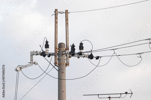 電信柱の上の部分の写真