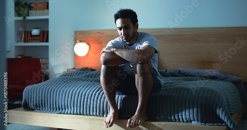 Valokuva Night, lonely and man thinking with depression, mental health or insomnia from sad memories in bedroom