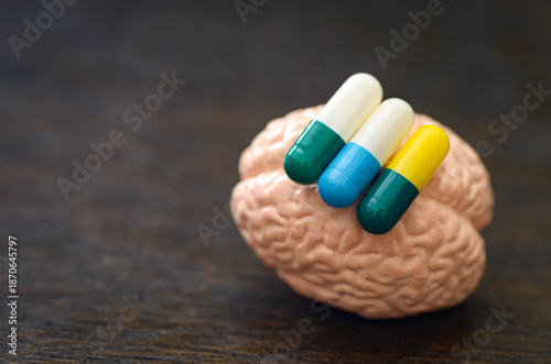 Foto Human brain with pharmaceutical capsules and stop sign symbolizing medication im
