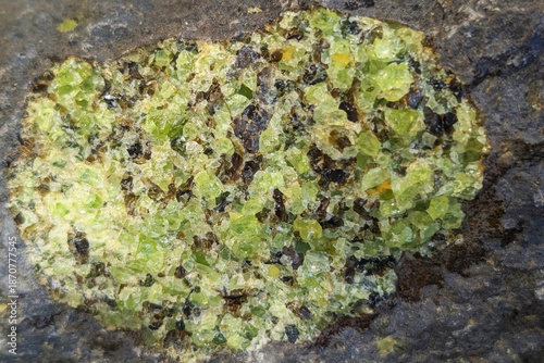 фотографія detail of natural olivine mineral