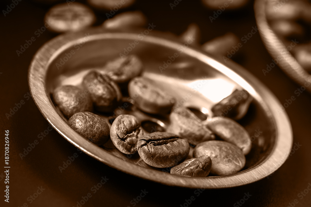 Obraz premium Roasted coffee grains on an iron sieve. Morning with fresh coffee. Making coffee.