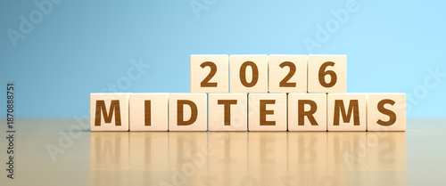 Billede på lærred Wooden toy cubes forming the text 2026 MIDTERMS
