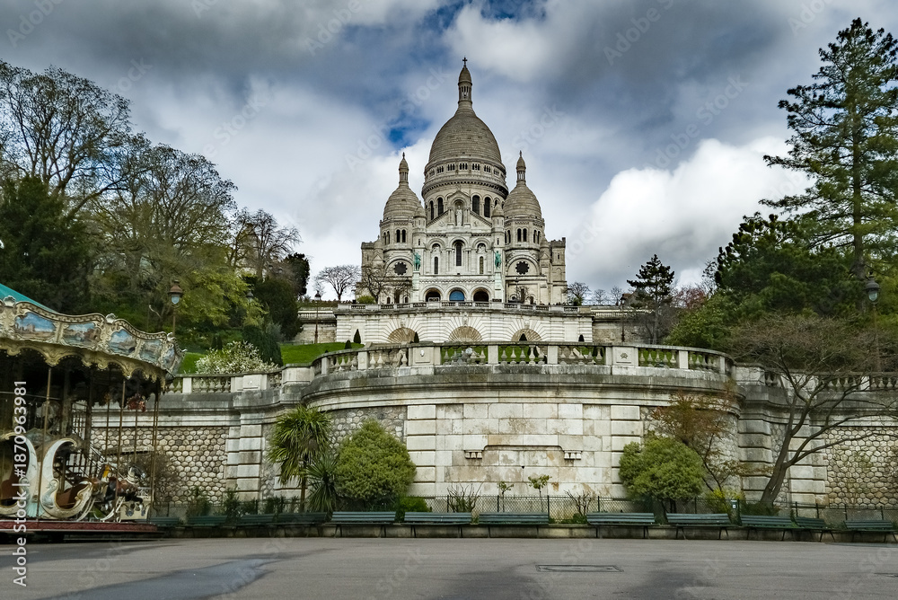 Fototapeta premium Basilica Sacre Coeur On Montmartre Hill In The City Of Paris In France