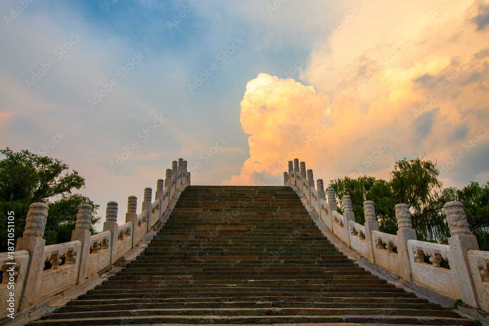 Obraz premium Xiuyi Bridge stone arch bridge sunset landscape at the Summer Palace, Beijing, China
