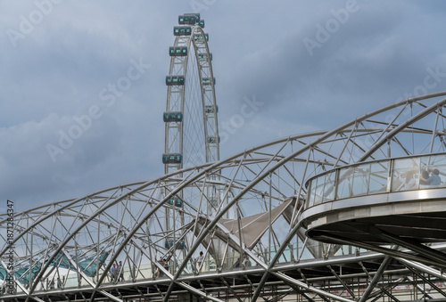 Singapur Helix-Brücke, größtes Riesenrad Asiens Singapore Flyer MARINA BAY SANDS,