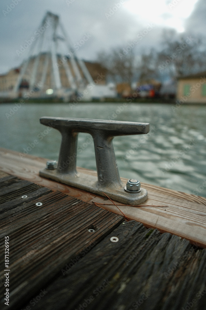 Obraz premium Harbor Cleat on Weathered Dock