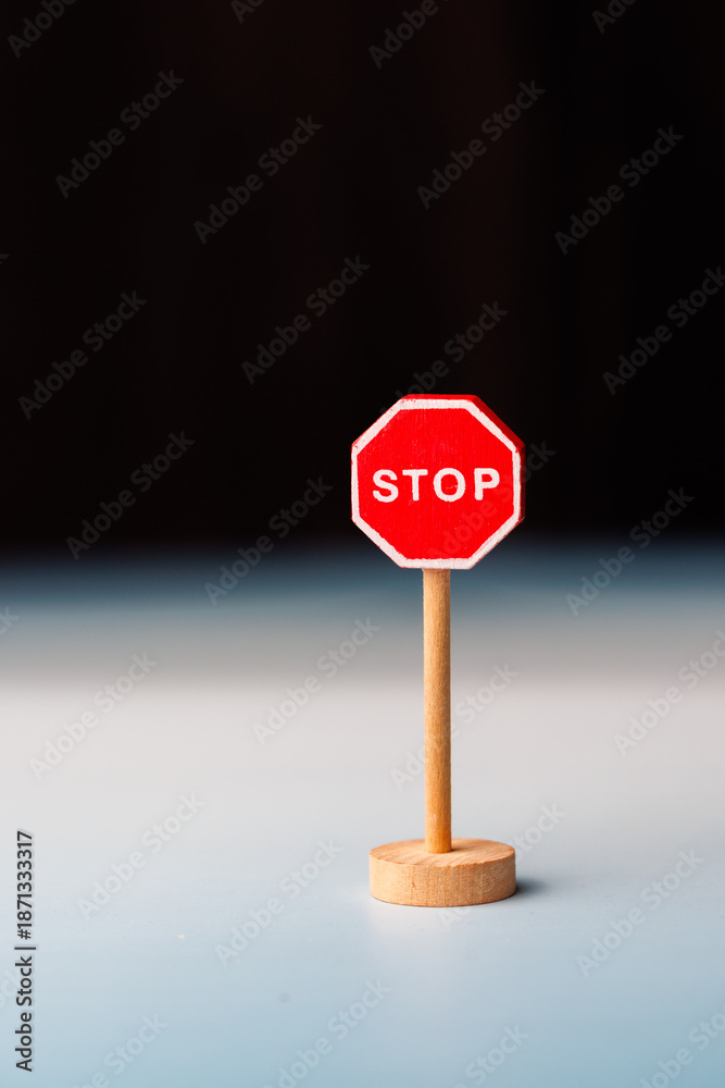 Φωτογραφία Wooden toy STOP sign on a gradient background for motivational concepts about breaking bad cycles and starting fresh healthy choices