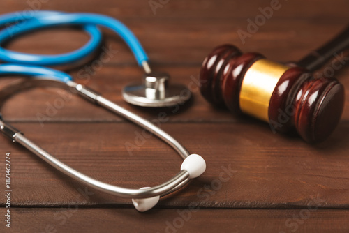 Photos A stethoscope and hammer on a desk