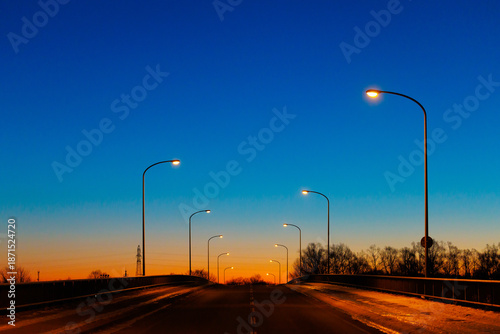 明け方の道路
