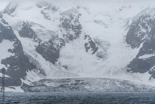 Obraz na plátně Antarctica Glacier and Snow Covered Mountains in Elephant Island Close Up