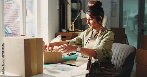 Foto Woman, packing and box at startup ecommerce for order, prepare shipping and customer details