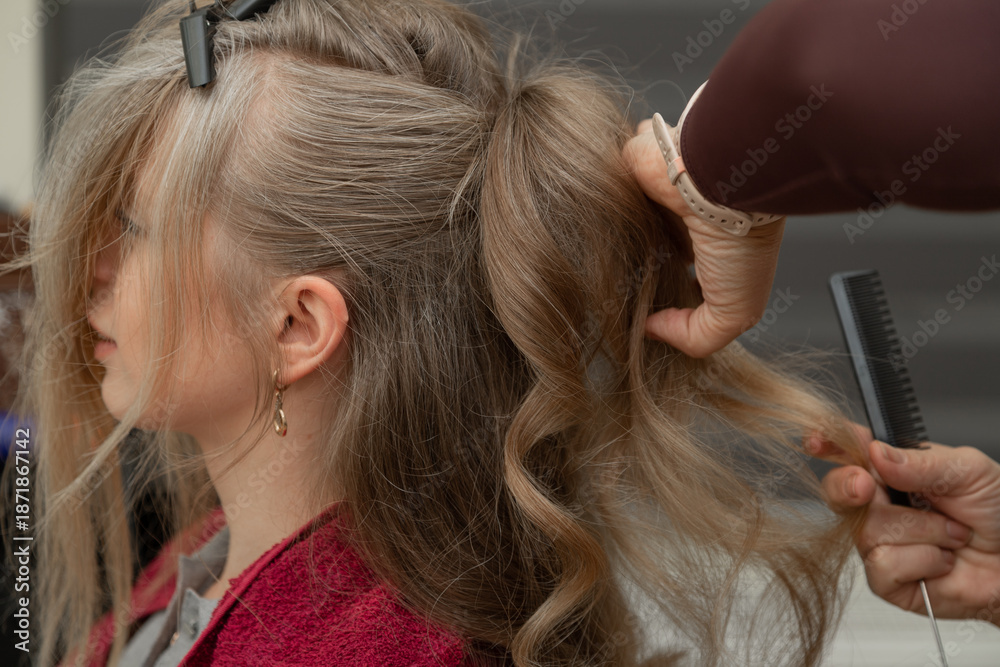 Fototapeta premium CloseUp of Curling Hair for Elegant Evening Hairstyle