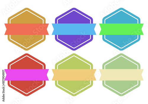 Conjunto de seis etiquetas hexagonales de colores con cintas vacías