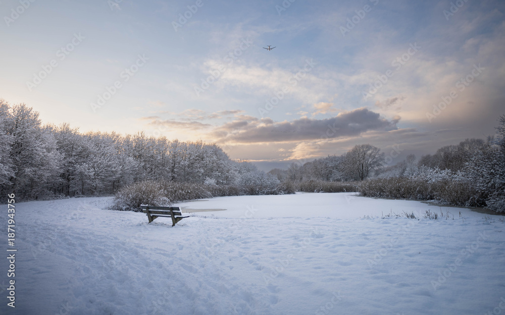 Naklejka premium Winter horizontal landscape with snow, a bench and a plane