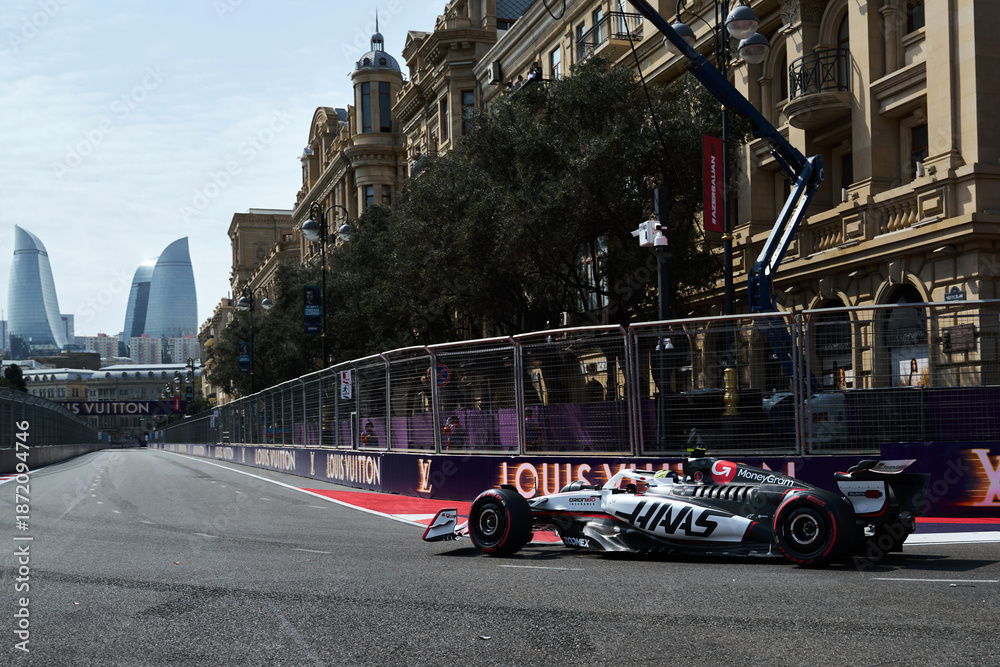 Fototapeta premium BAKU, AZERBAIJAN - SEPTEMBER 19, 2025: British driver Oliver Bearman competes in the MoneyGram Haas F1 Team car during the Formula 1 Azerbaijan Grand Prix