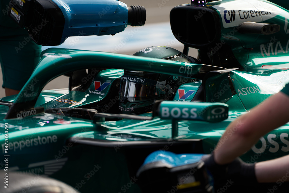 Fototapeta premium BAKU, AZERBAIJAN - SEPTEMBER 19, 2025: Spanish driver Fernando Alonso is seen in his Aston Martin Aramco Formula One car during the Azerbaijan Grand Prix at the Baku City Circuit