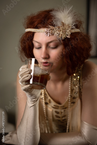 фотографія 1920s woman drinking whisky