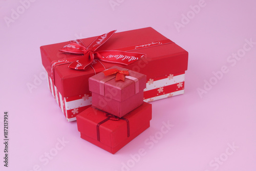 Φωτογραφία Gift boxes on pink background