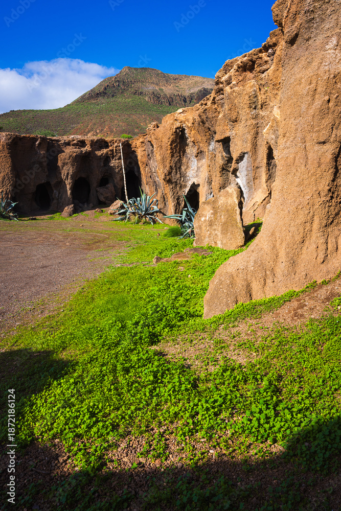 Fotografie View towards Cuevas de Las Cruces