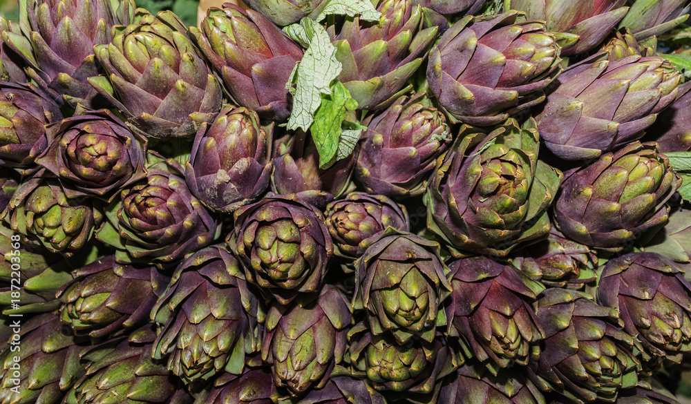 Obraz premium Chivasso, Piedmont, Italy - November 15, 2025: Artichokes for sale at the food market.