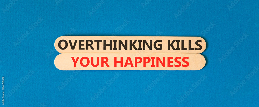 Obraz premium Overthinking kills your happiness symbol. Concept words Overthinking kills your happiness on wooden sticks. Beautiful blue background. Business overthinking kills happiness concept. Copy space.