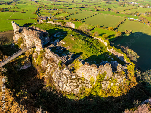 Tableau sur toile An aerial view looking down onto the Inner Bailey of the ruins of the Beeston ca