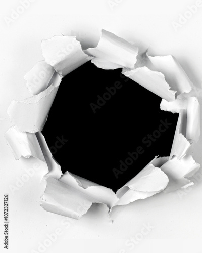 Φωτογραφία Realistic close-up view of a sharply torn white paper sheet revealing a deep bla