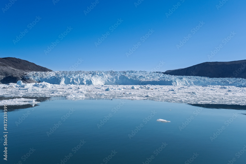 Obraz premium Wide Front View of the Active Eqi Glacier, Greenland