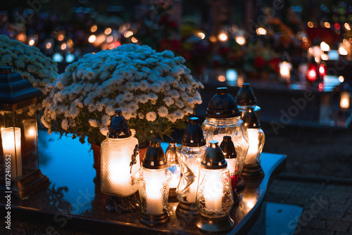 Tableau sur toile lights on the grave on All Souls' Day