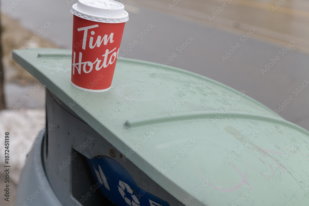 Obraz premium Tim Hortons cup on the top of a public trash bin in Toronto