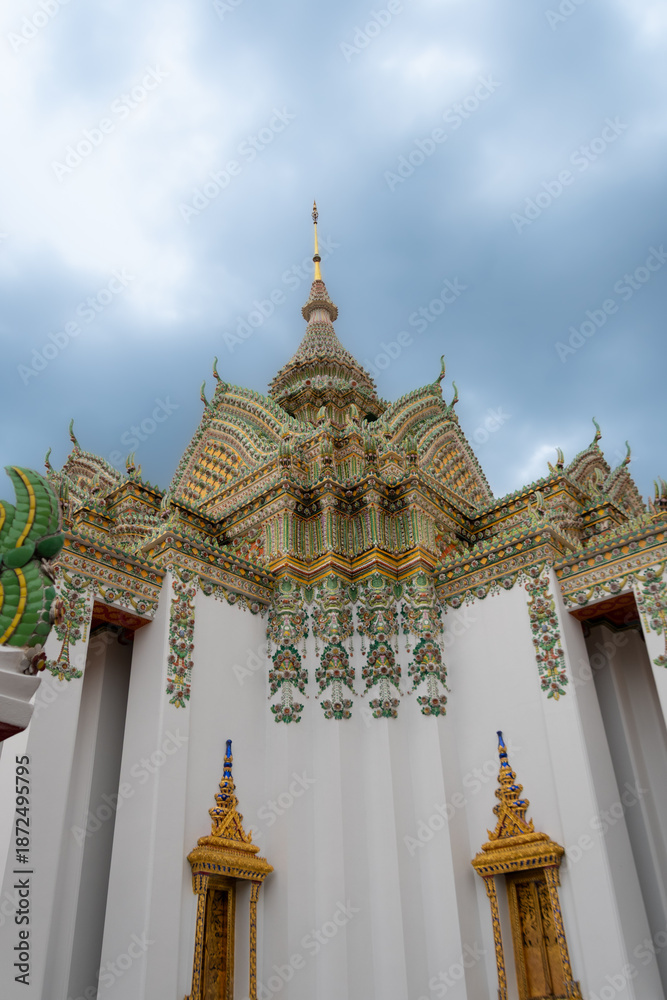 Fototapeta premium Architecture surrounding the grand War Pho temple in Bangkok, Thailand, the temple of the reclining Buddha