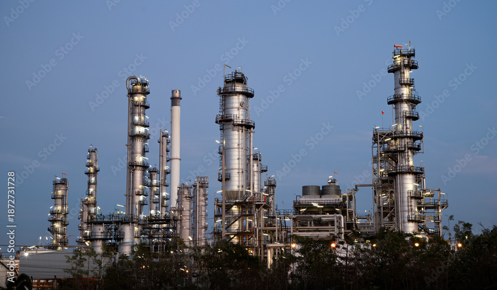 Obraz premium Oil and Gas Industrial zone,The equipment of oil refining,Close-up of industrial pipelines of an oil-refinery plant,Detail of oil pipeline with valves in large oil refinery.