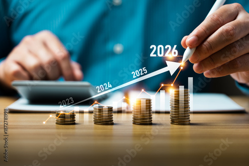 Schilderij op canvas Business hand drawing upward financial growth chart with stacked coins on desk,