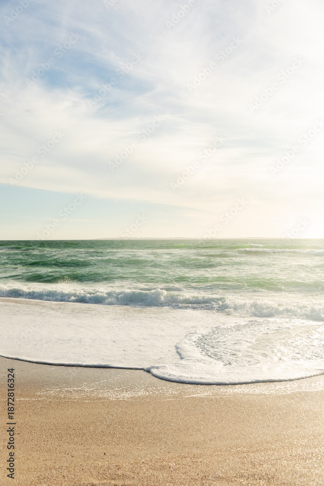 Fototapeta premium Scenic view of horizon on sea against sky with clouds on sunny day
