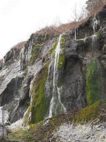 寒い冬の日のフンベの滝の風景
