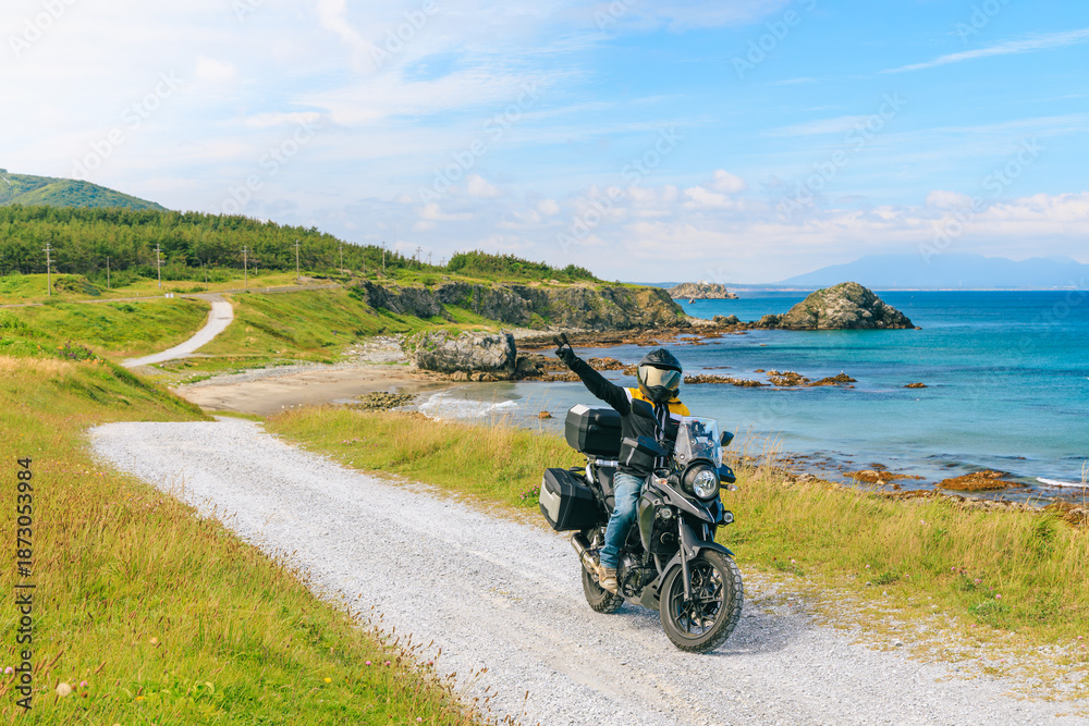 Obraz premium 東北ツーリング 尻屋埼の海とバイク