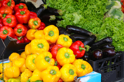 Tableau sur toile crates of fruit for sale at the produce stall featuring red and yellow peppers r