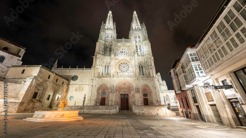 Tableau sur toile Front facade of the superb gothic cathedral of Burgos, Spain