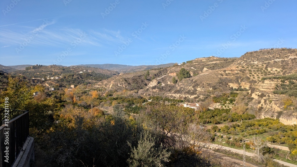 Obraz premium Paisaje otoñal cielo azul sur de España 