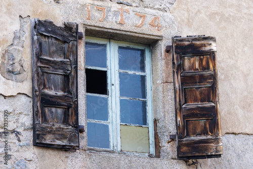 Wallpaper Mural Fenêtre de vieille maison de village catalan en Cerdagne, et ses volets en bois d'origine Torontodigital.ca