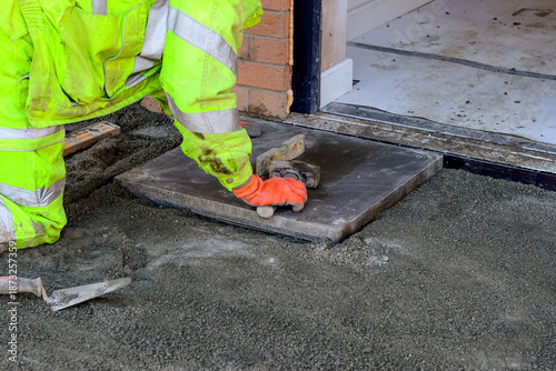 Fotografie Paving works in progress as builder laying concrete paving slabs for new footpat