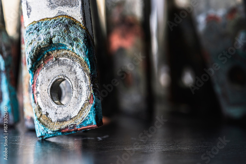 Slika na platnu Nonferrous metal plates and patinated copper busbars with visible oxidation show aging and corrosion, symbolizing rare earth elements and price-demand shifts in metallurgical and power markets
