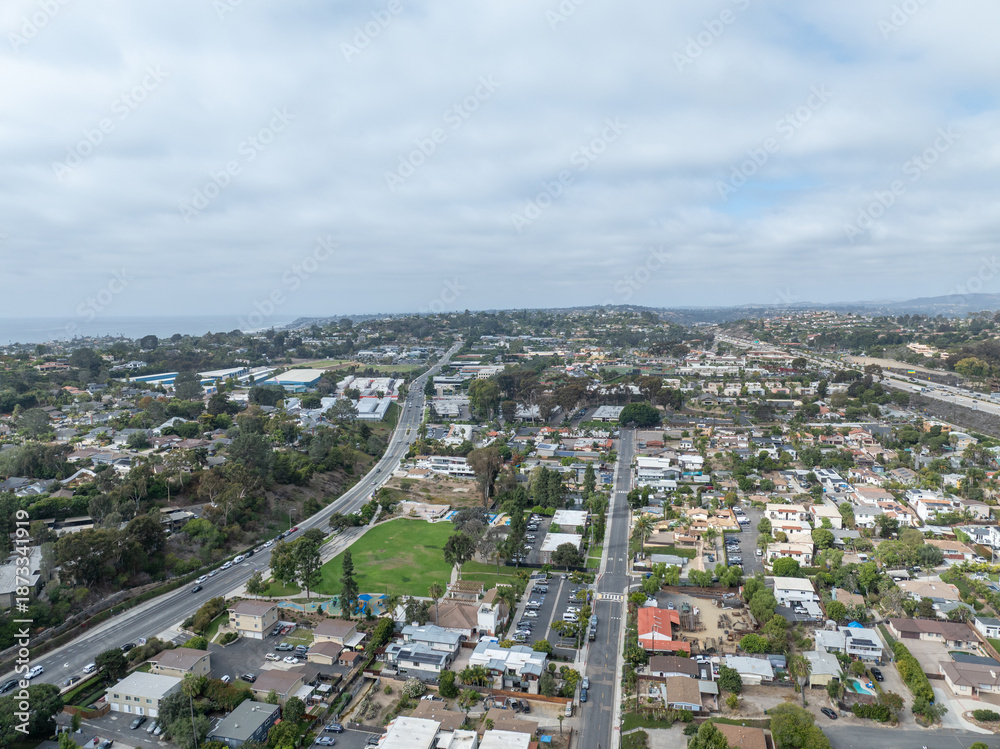 Obraz premium Aerial view of Wealthy Del Mar town in San Diego South California, USA.