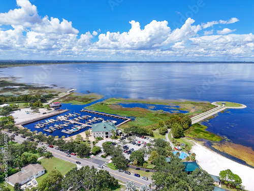 Fotografía Lakefront Park and marina located on East Lake Toho in the city of St Cloud in Osceola County, Florida